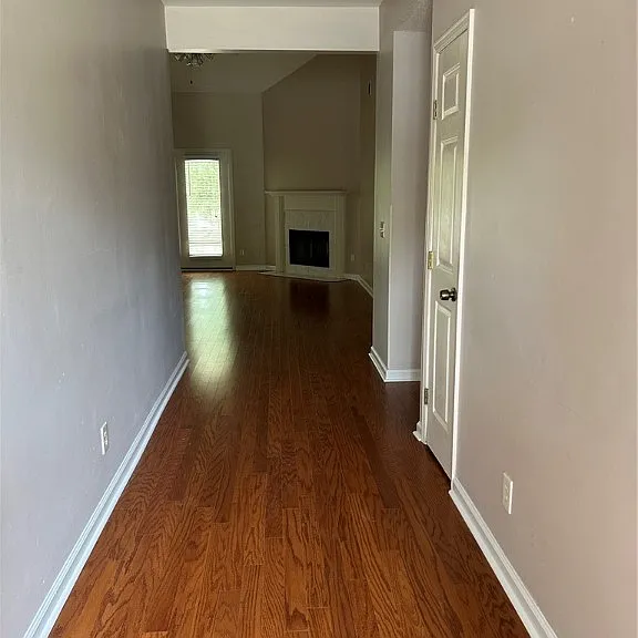 114 Chapel Dr — Photo 2