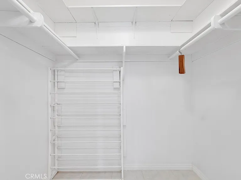 5301 Balboa Blvd — Photo 23