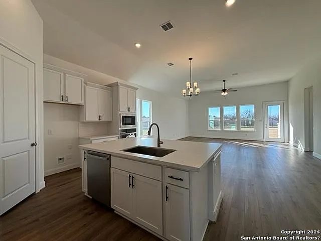 4 bed, 2477 sqft, $3,100 — Photo 4