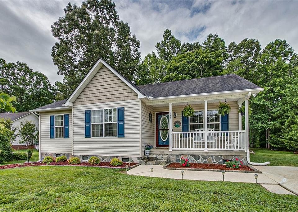 1st image of 854 Charter Oaks Dr