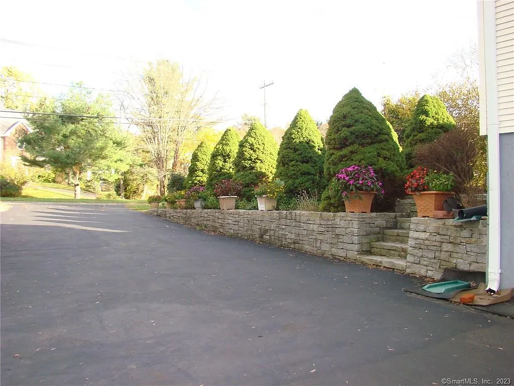 3 bed, 1450 sqft, $2,550 — Photo 2