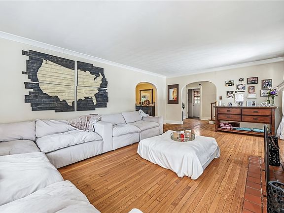 5th image of 371 Case Ave