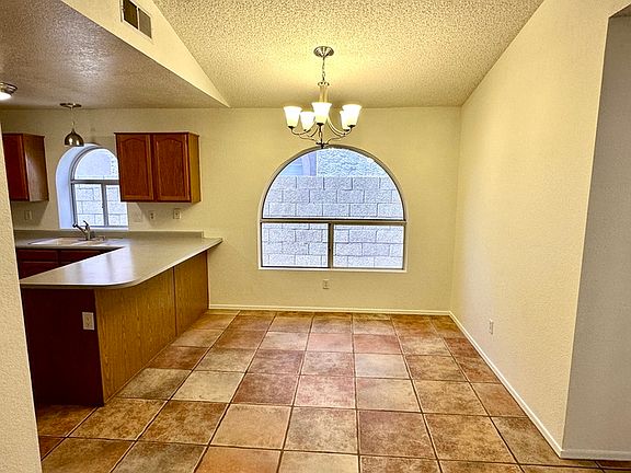 5th image of 2914 E Woodland Dr