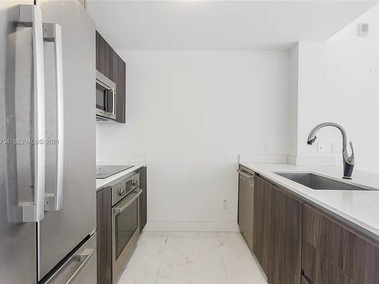 488 NE 18th St #1305 — Photo 4