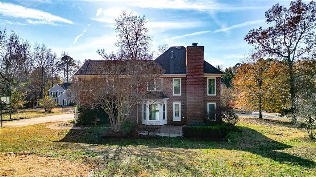 4 bed, 2.5 bath, 2251 sqft, $3,100 — Photo 4