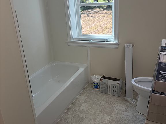 5th image of 846 Alexander Spring Rd APT C