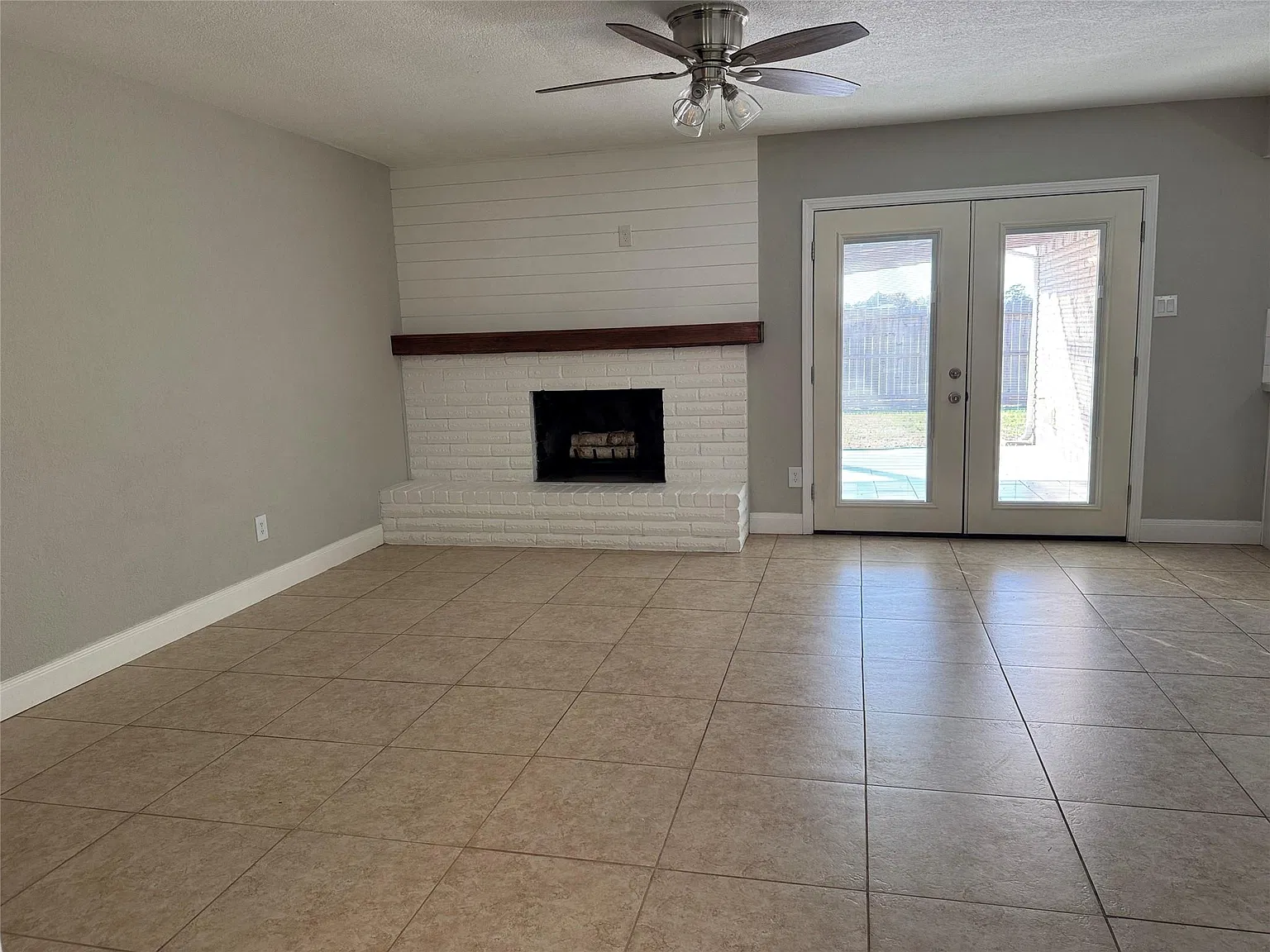4 bed, 2.5 bath, 2153 sqft, $2,000 — Photo 4