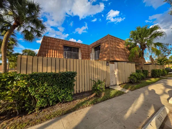832 Blue Ridge Cir, West Palm Beach, FL 33409