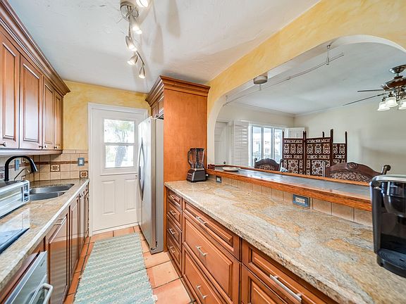 5th image of 4111 NE 21st Way #107
