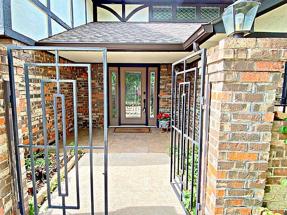 2nd image of 1210 Queens Ct