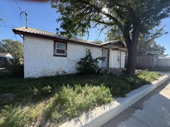 315 E 7th St, Dalhart, TX 79022