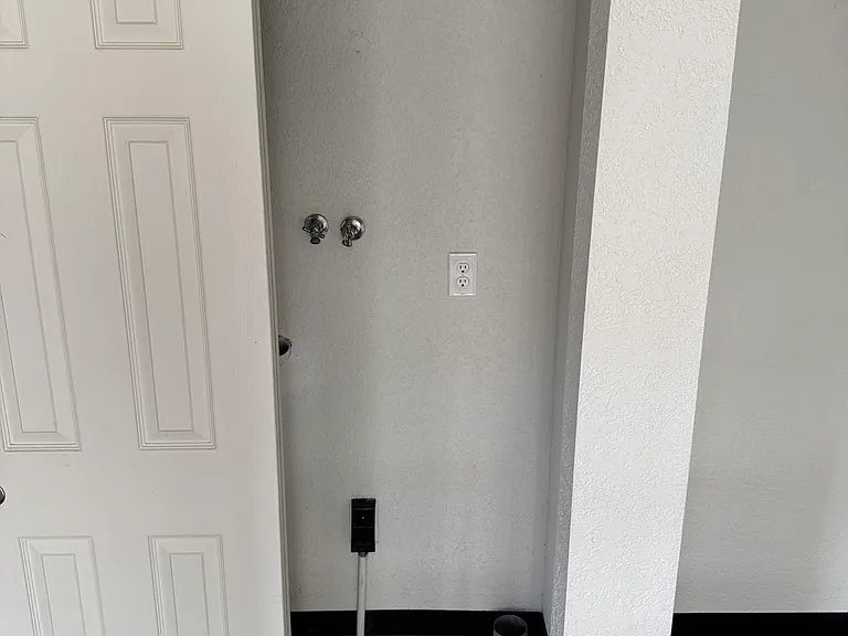 1025 W Entiat Ave #D16 — Photo 4