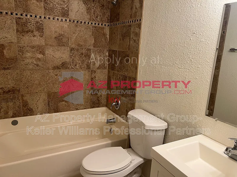 2 bed, 1.0 bath, 950 sqft, $1,000 — Photo 4