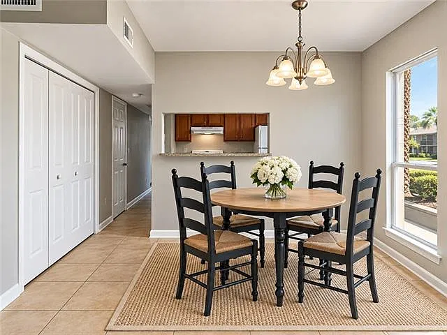 3 bed, 2.0 bath, 1380 sqft, $1,350 — Photo 4