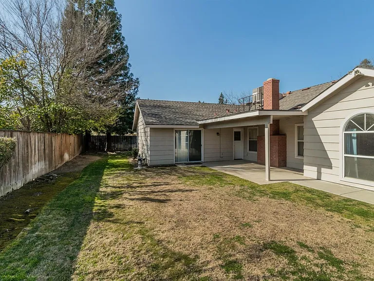 1067 E Portland Ave — Photo 21