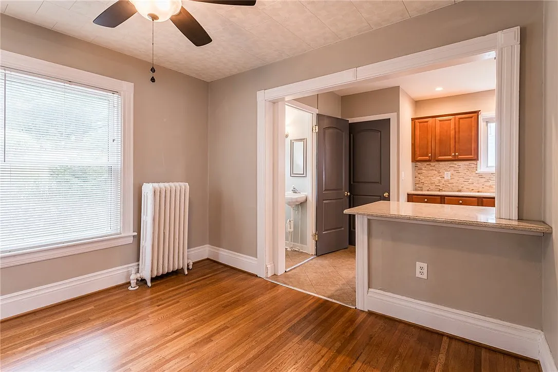 3 bed, 1.5 bath, 1604 sqft, $1,950 — Photo 4