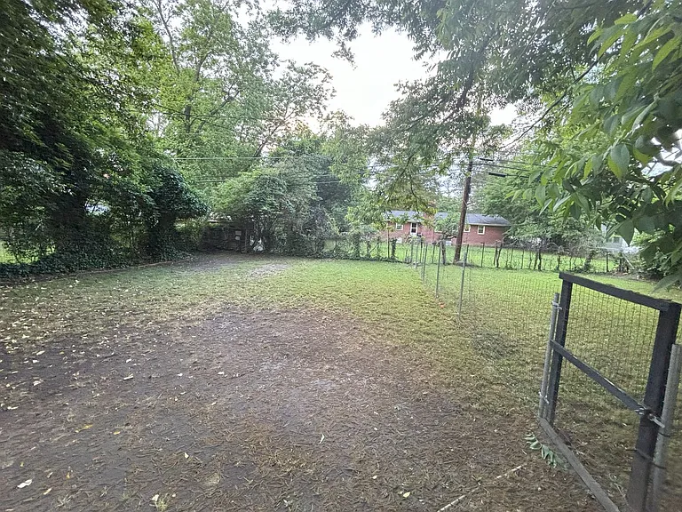 807 Cedar Ter — Photo 18