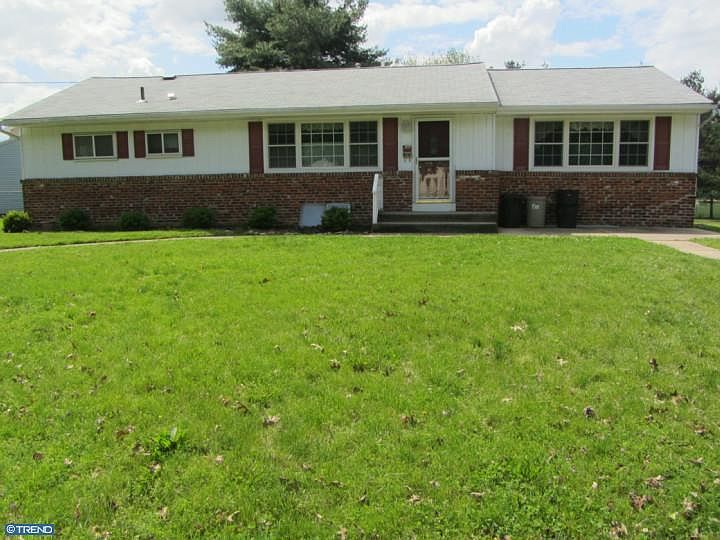 1st image of 323 W Woodlawn Ave