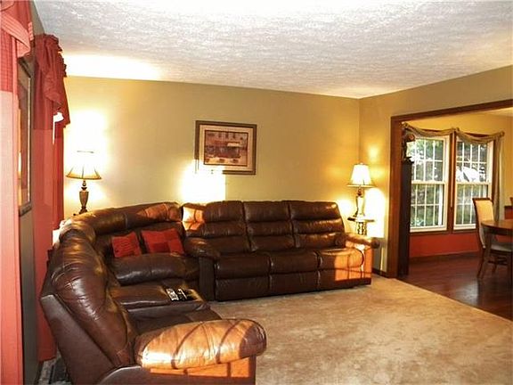 3rd image of 405 Garden Hill Dr