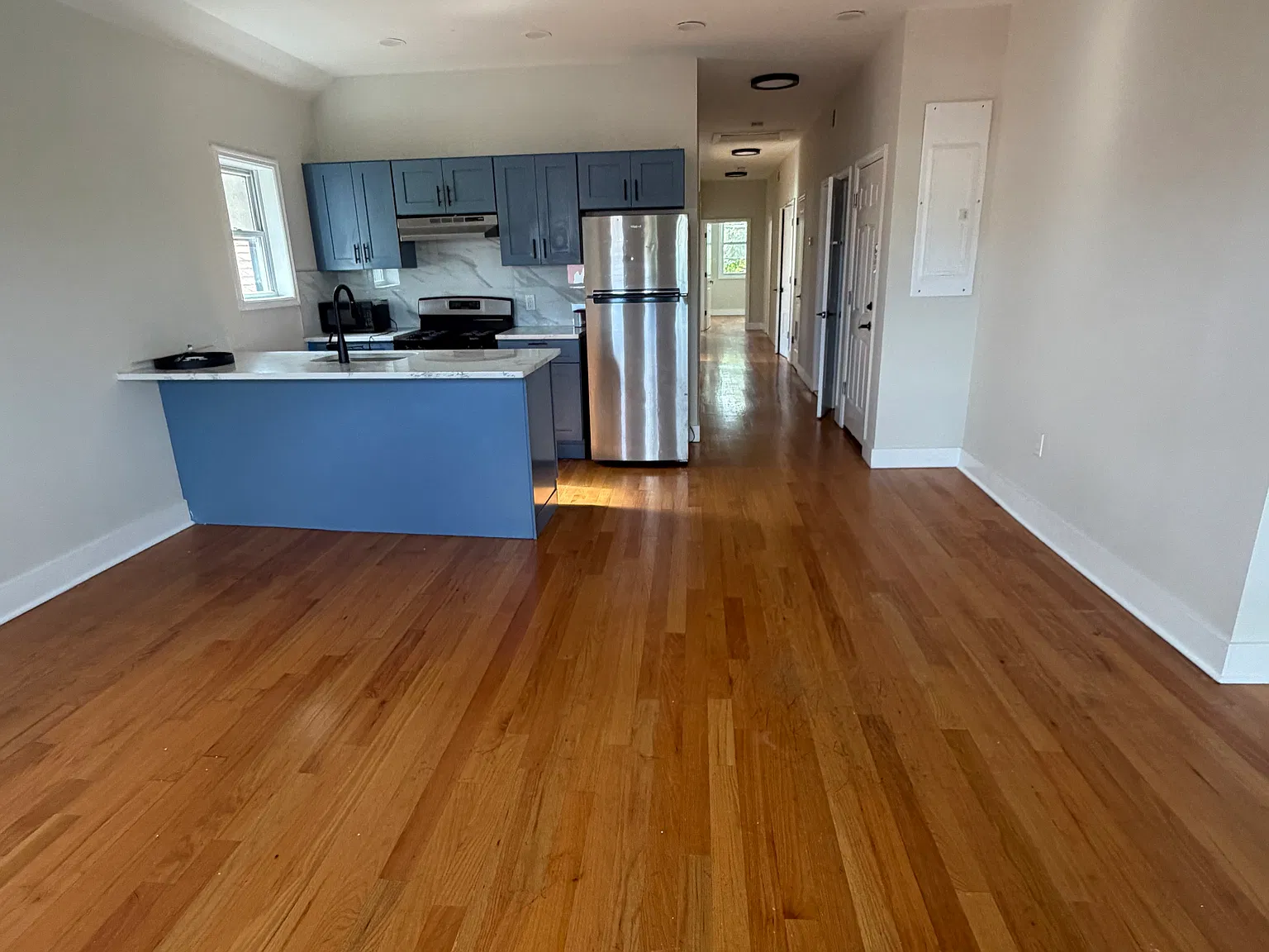 4 bed, 1100 sqft, $4,200 — Photo 3