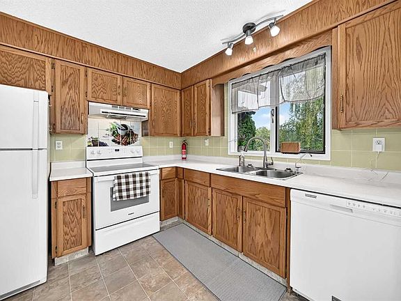 5th image of 35 E Cowan Close
