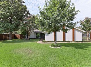 4224 Royal Ridge Dr, Dallas, TX 75229