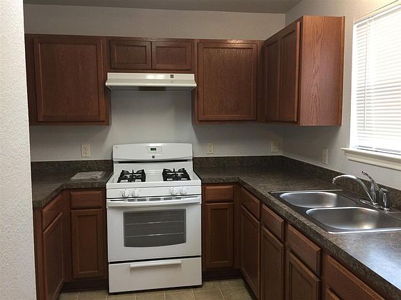 3rd image of 2165 Angelina St