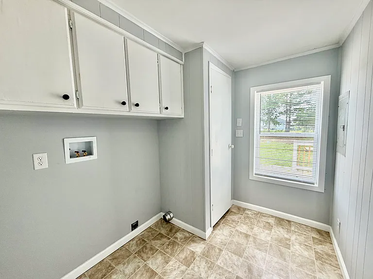 1548 Cornwallis Rd — Photo 10
