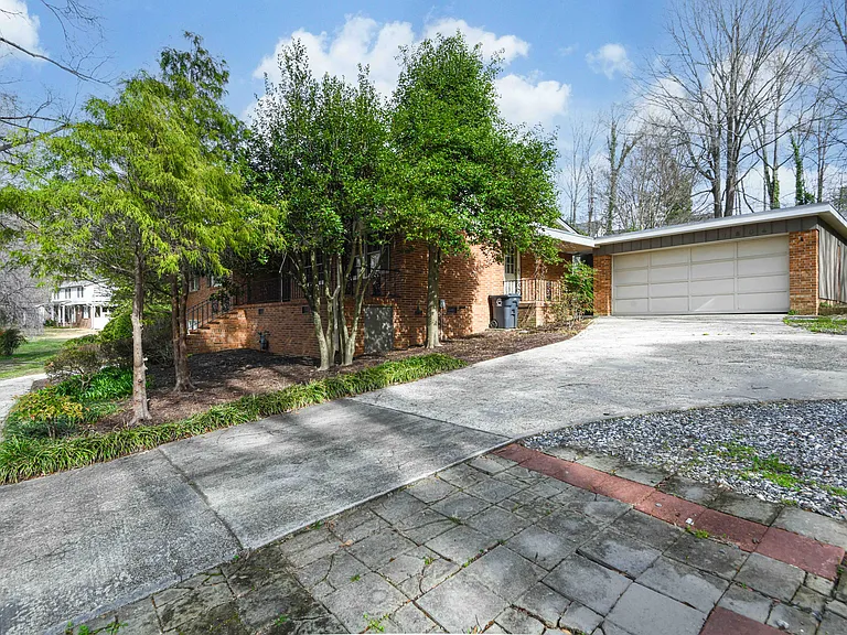 1804 Strathmore Dr — Photo 45