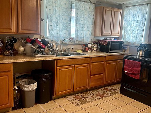 2nd image of 2728 Olive St