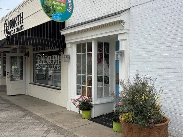 32 N Main St, Kilmarnock, VA 22482