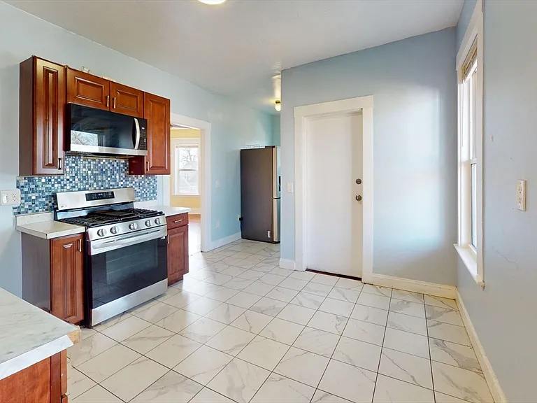 19 Nightingale St #3 — Photo 3