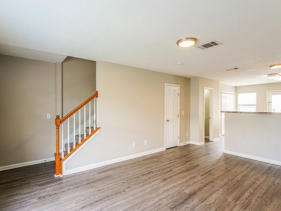 4th image of 8033 Logan Dr