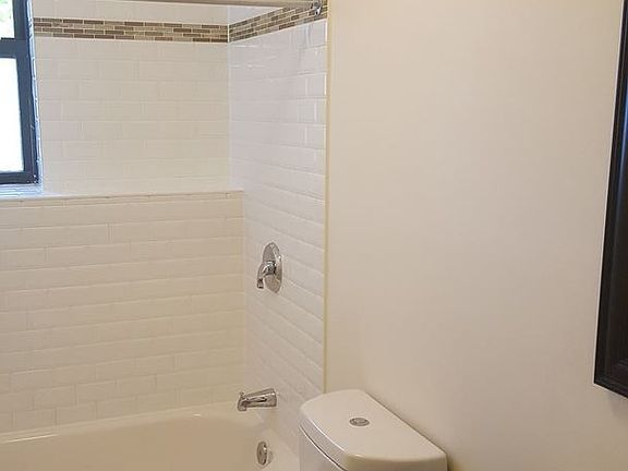 5th image of 7 Laidlaw Ave APT 23