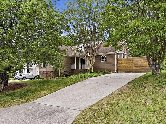 3rd image of 4890 Chimney Springs Dr