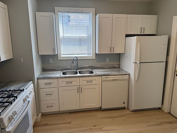 3rd image of 126 Congress St #1