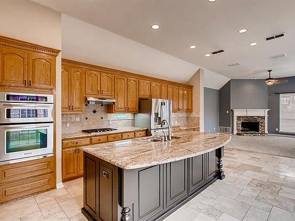 4th image of 2212 Whitney Ln