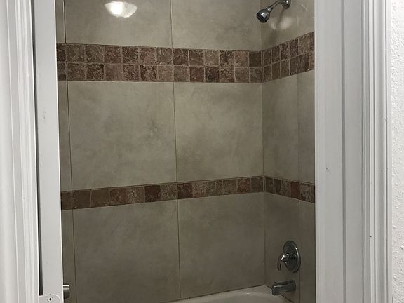 5th image of 16030 NE 19th Ct APT 303
