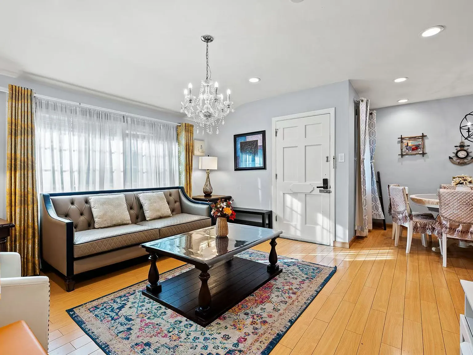 3 bed, 1007 sqft, $4,100 — Photo 3