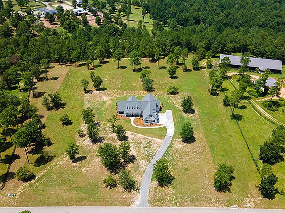 2nd image of 820 Dasher Cir