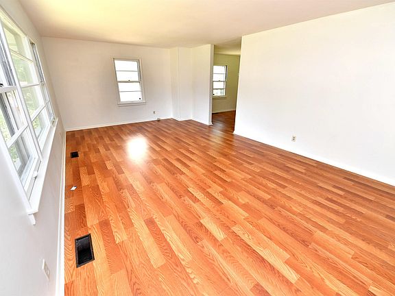 4th image of 2717 W Castle Ct