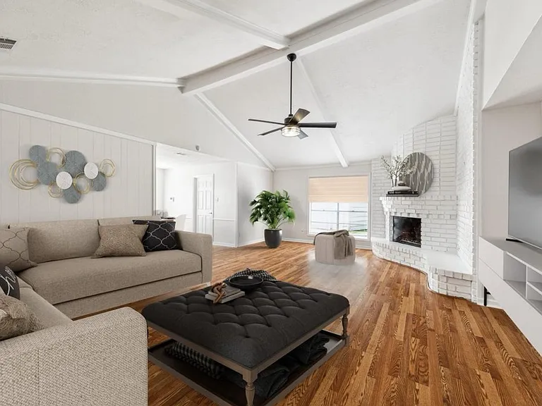 1319 Forsythe Ln — Photo 1