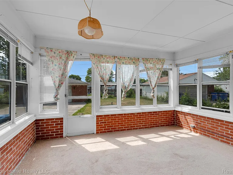 25217 Roan Ave — Photo 16