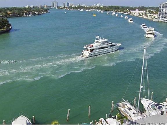 ENJOY THE BOAT PARADE FROM YOUR BALCONY FACING THE BAY