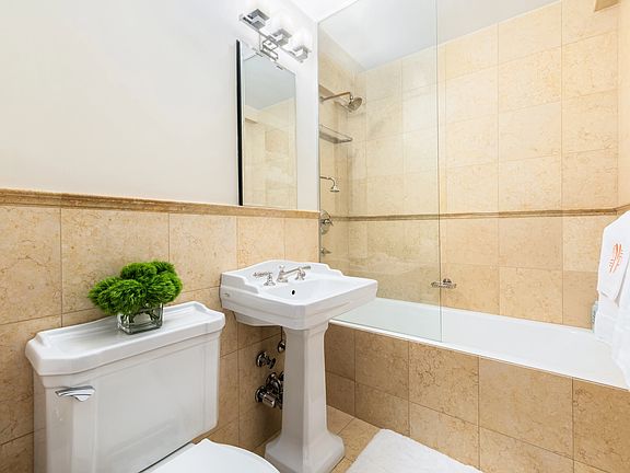 5th image of 45 W 54th St APT 2D