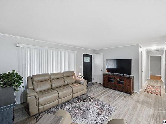 5th image of 200 E Cherrywood Dr