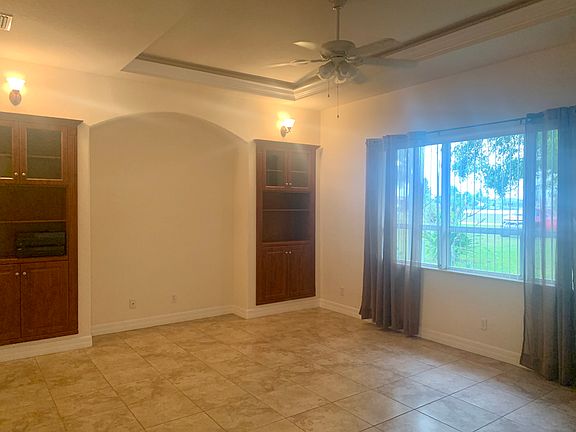 3rd image of 3737 Chiquita Blvd S