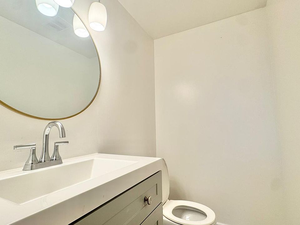 1st image of 1625 Bloor St #420