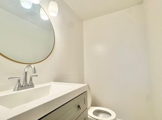 1625 Bloor St #420, Mississauga, ON