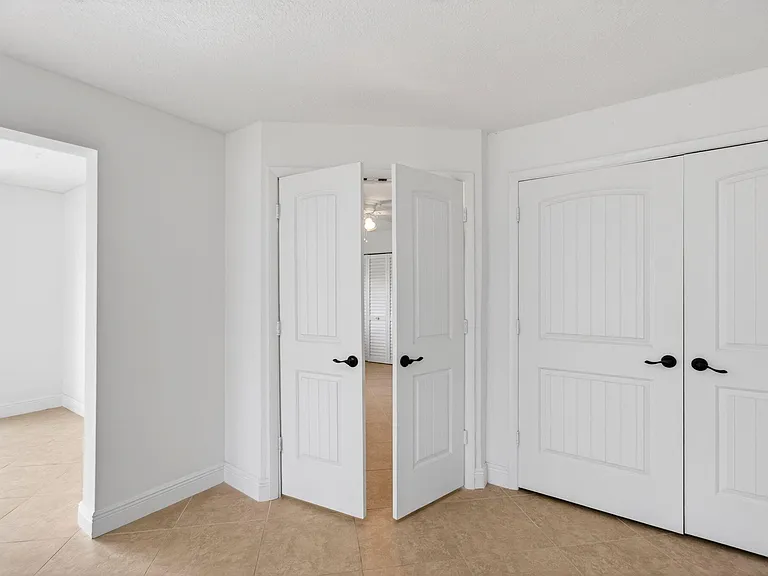 6038 Lasalle Rd — Photo 32